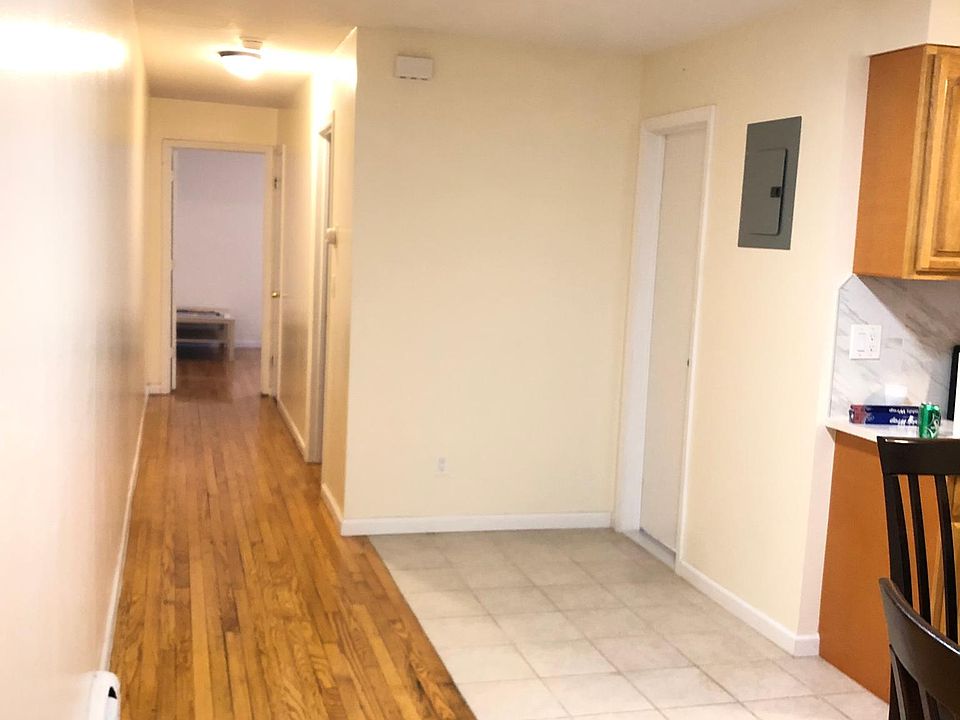 1st image of 590 Targee St