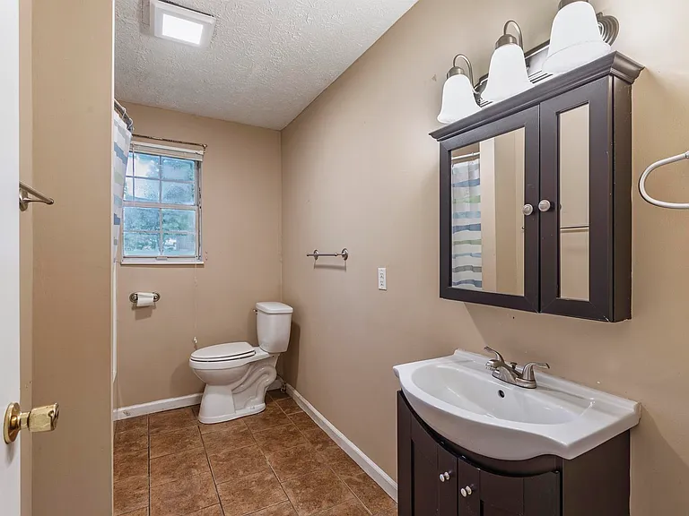 426 Parliament Rd #2 — Photo 16