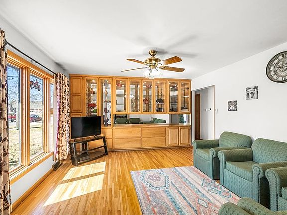 3rd image of 304 Orchard Dr