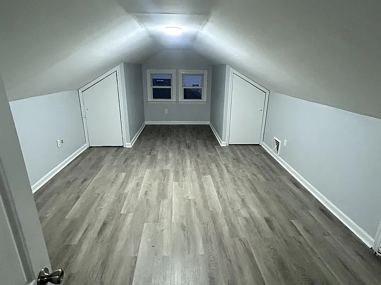 1400 Beaumont Ave — Photo 2