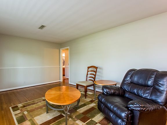 5th image of 714 Vanoke Dr