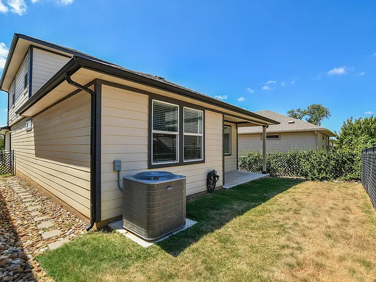 204 Merrick Rd — Photo 30