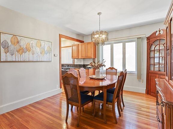 5th image of 34 Kensington Ave