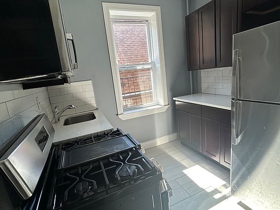 3rd image of 662 Avenue A