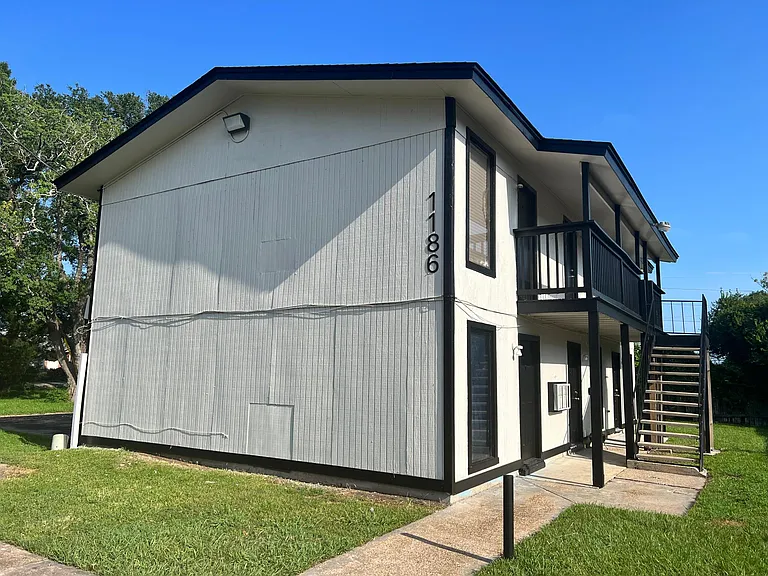 1186 Oregon Ave — Photo 12