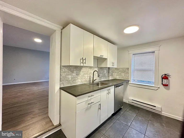 1117 W Main St #D1 — Photo 3