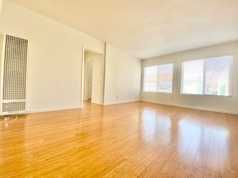 21 Thornton Ave — Photo 6