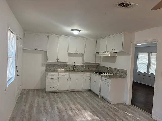 3 bed, 1.5 bath, 955 sqft, $1,050 — Photo 2