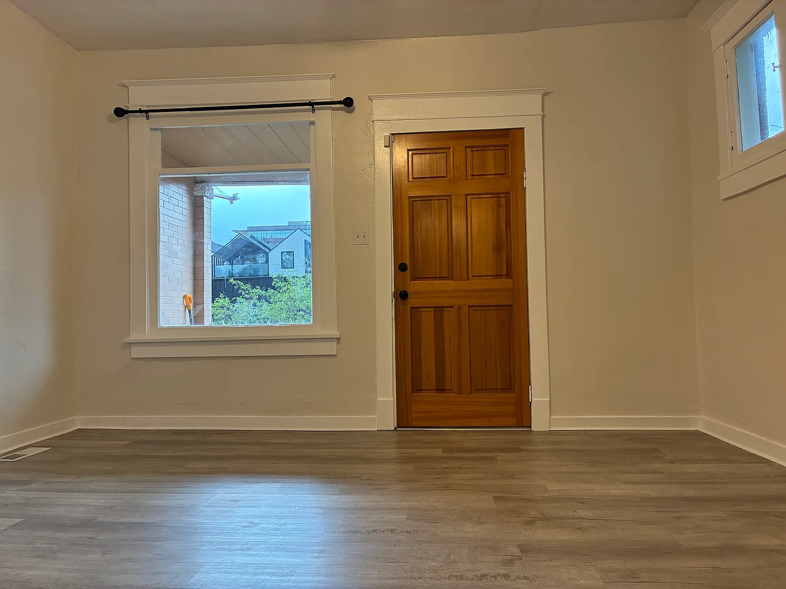 1 bed, 1.5 bath, 1053 sqft, $1,995 — Photo 2