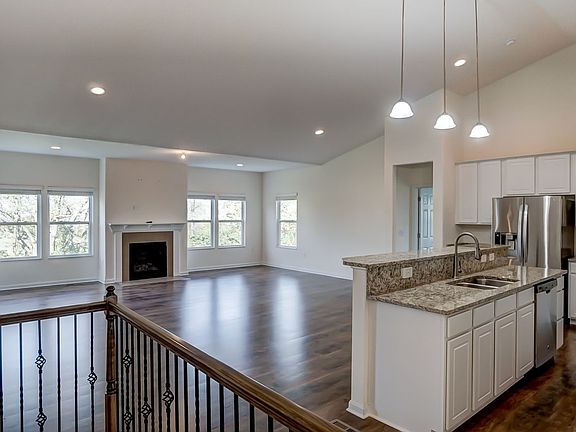 2nd image of 866 Hocking Meadow Cir