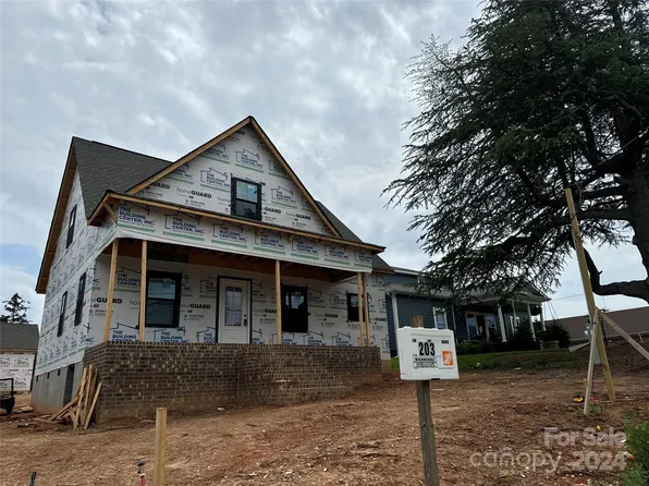 203 Church St, Dallas, NC 28034