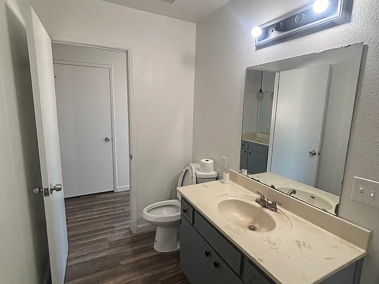 50 N 19th Ave #C — Photo 5