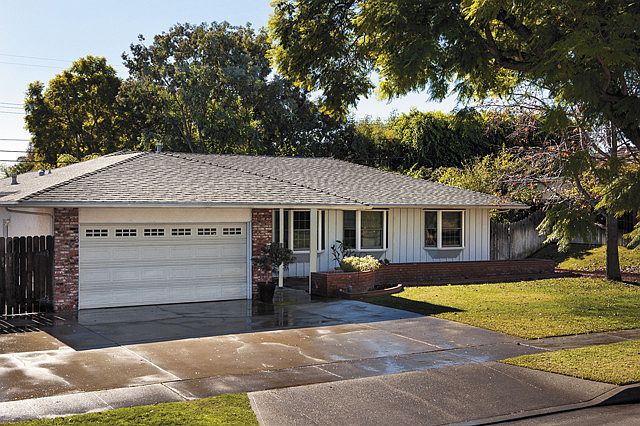 1st image of 2882 E Standish Ave