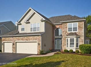 127 Glenbrook Cir, Gilberts, IL 60136