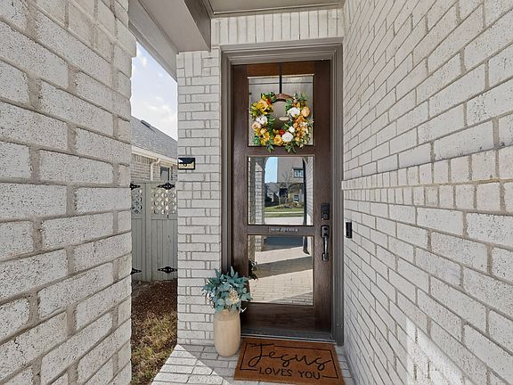 4th image of 2541 Stella Ln