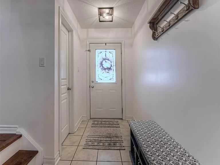 77 Laughland Ln #UPPER — Photo 4