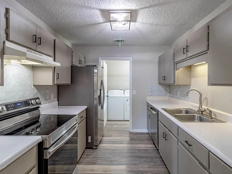 1103 Ballard Dr — Photo 4