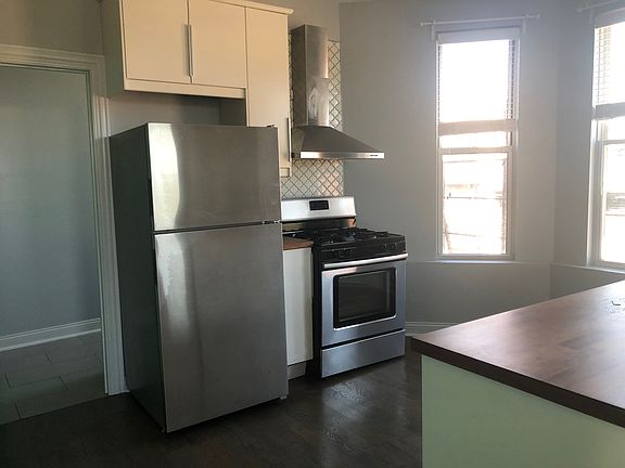 2nd image of 1800 S Carpenter St #401
