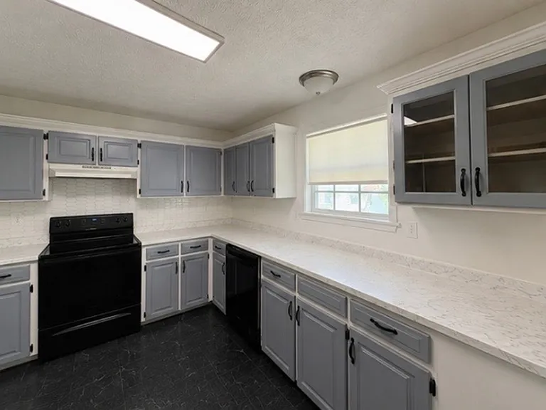 14615 Hobby Dr — Photo 6