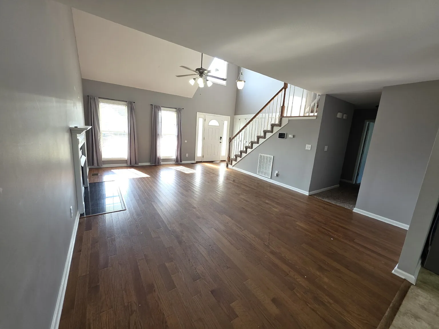 5 bed, 2.5 bath, 1855 sqft, $2,000 — Photo 3