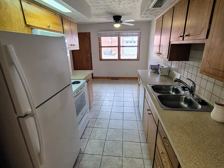3910 Pace Blvd — Photo 5