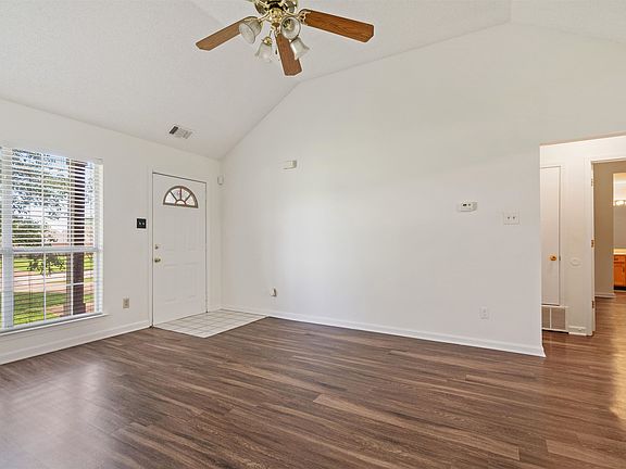 4th image of 85 E Village Dr