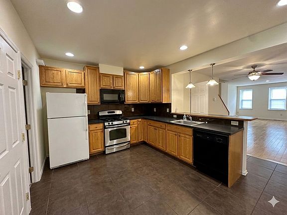 2nd image of 4720 Fowler St #C