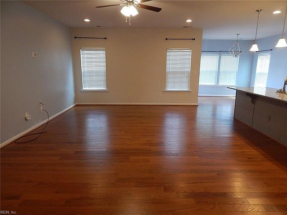 4th image of 209 Starling Cir