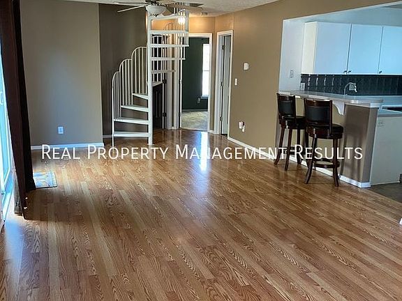 4th image of 3508 Park Ridge Dr