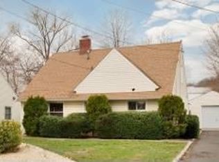 2089 Nicholl Ave, Scotch Plains, NJ 07076