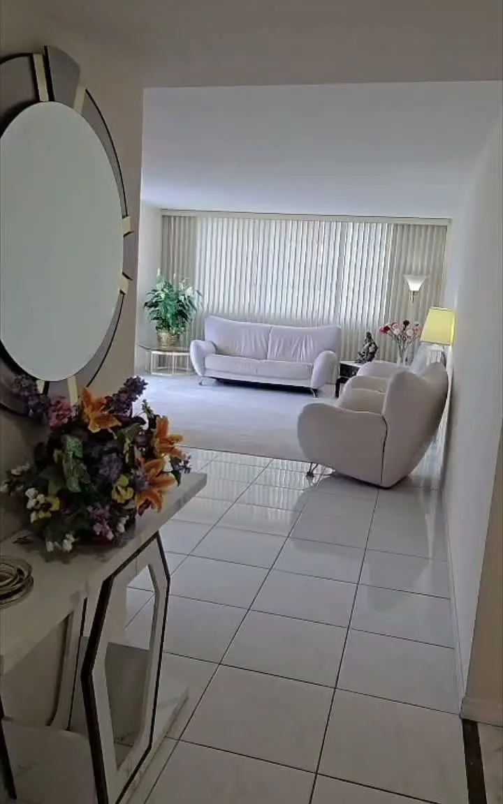 2 bed, 1200 sqft, $2,700 — Photo 3