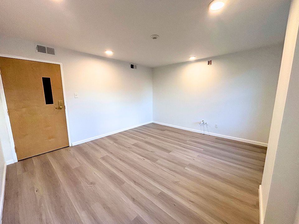 1st image of 219 E Hanover St #202