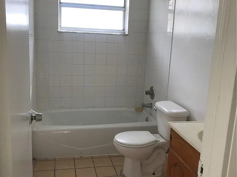 1038 NW 8th Ave — Photo 12