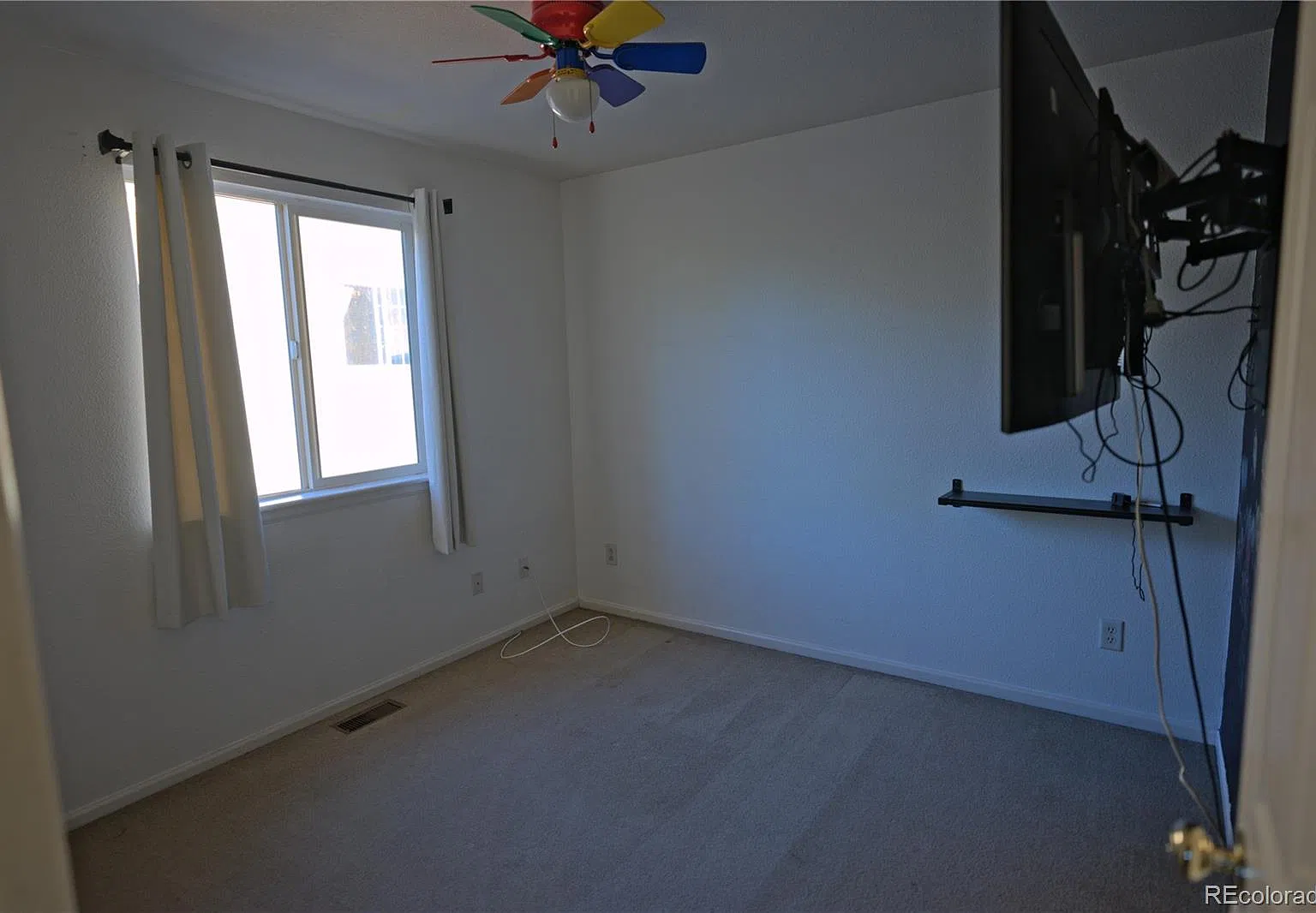 3 bed, 2.5 bath, 2170 sqft, $3,300 — Photo 4