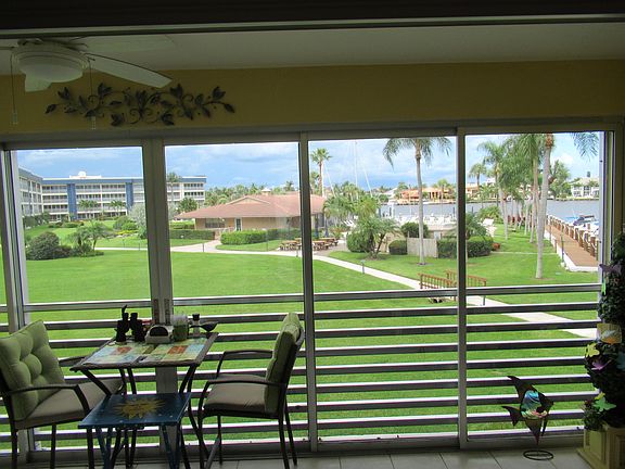 3rd image of 921 Spanish Cir APT 238