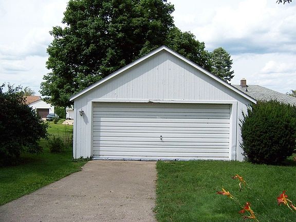2 car detached garage