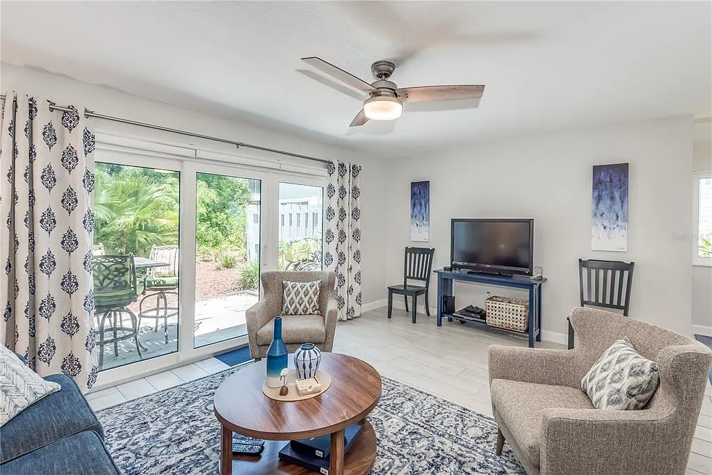 2 bed, 2.5 bath, 1160 sqft, $2,800 — Photo 4