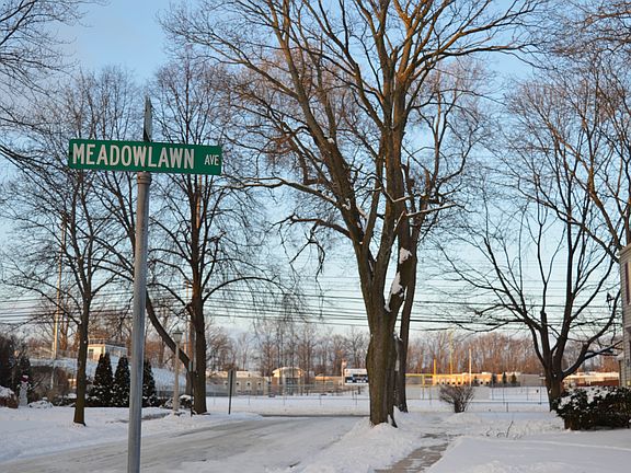 3rd image of 504 Meadowlawn Ave
