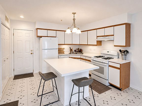 5th image of 1214 Orleans Dr #1214