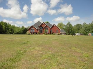 300 Sugar Creek Dr, Henderson, TN 38340