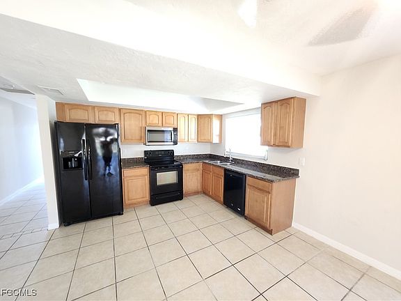 2nd image of 101-103 SE 23rd Pl