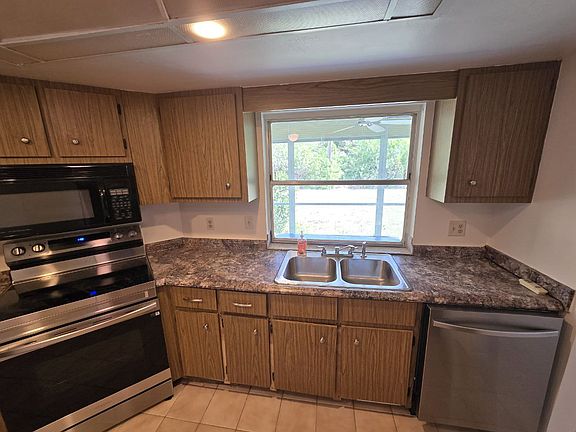 5th image of 209 Warwick St NW