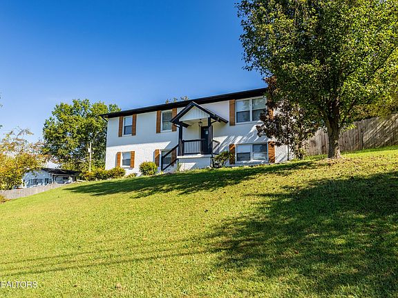 3rd image of 1300 Whittbier Dr
