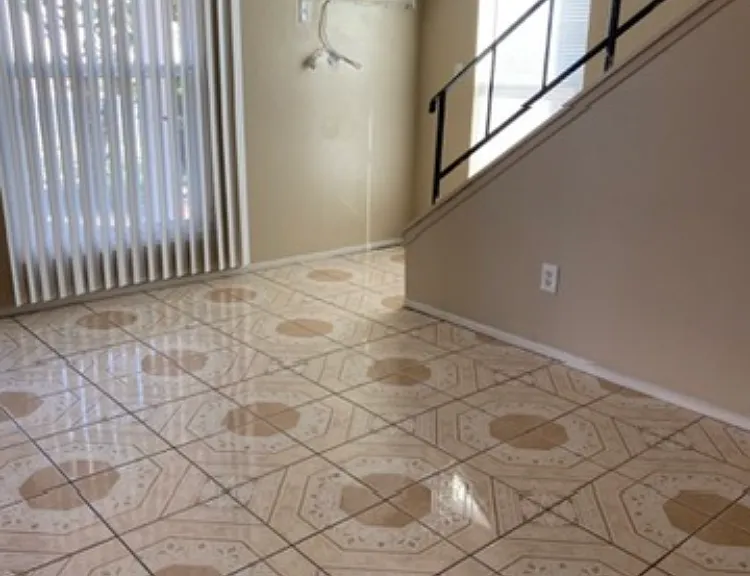 1015 N Vineyard Ave — Photo 3