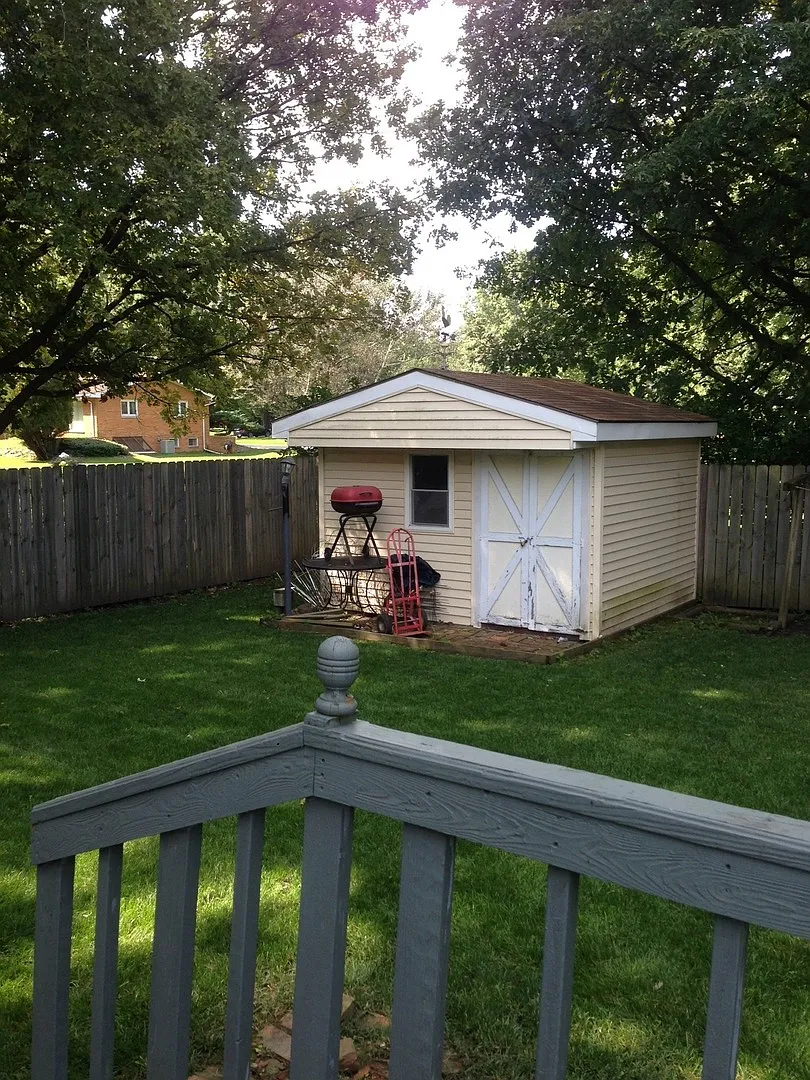 Beautiful tri level home — Photo 3