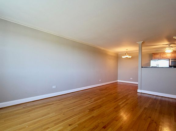 3rd image of 4600 N Cumberland Ave Unit 504