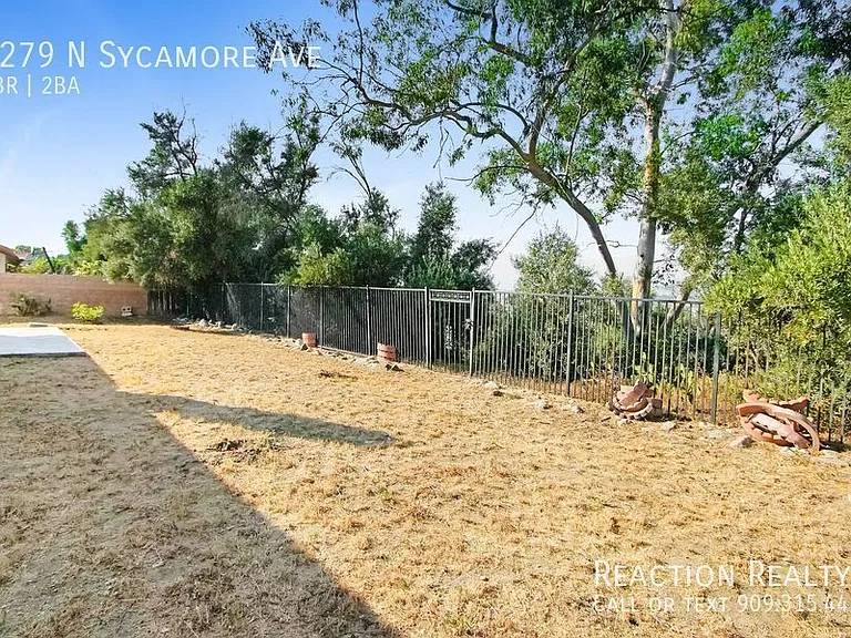 2279 N Sycamore Ave — Photo 12