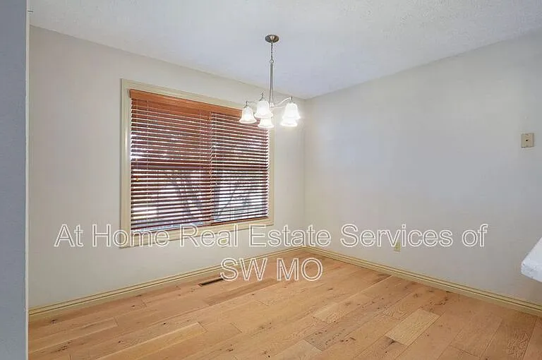 122 W Sandalwood Ln — Photo 7