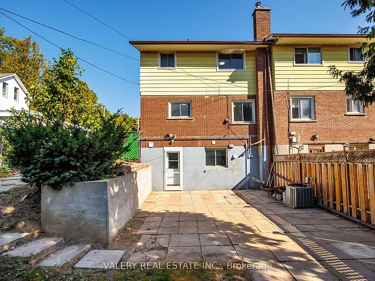 48 Clarence St #2 — Photo 13
