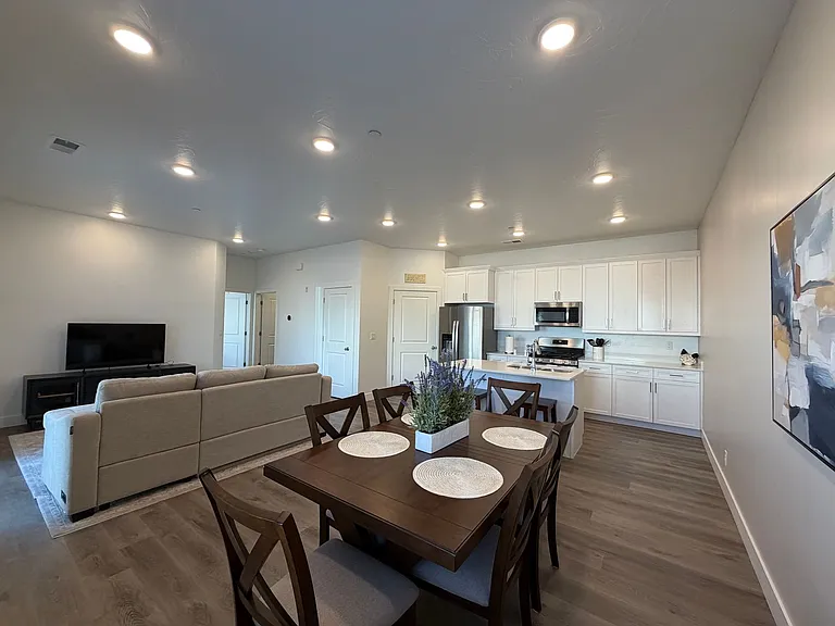 5801 S Garnet Dr #1101 — Photo 3
